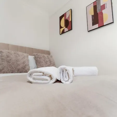 Stylish & Relaxing Retreat In Normanby, Sleeps 4 * Middlesbrough