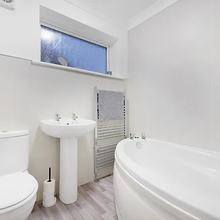 Stylish & Relaxing Retreat In Normanby, Sleeps 4 Apartment *