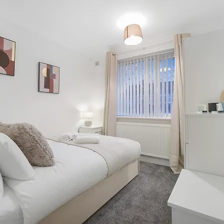 Stylish & Relaxing Retreat In Normanby, Sleeps 4 Apartment *