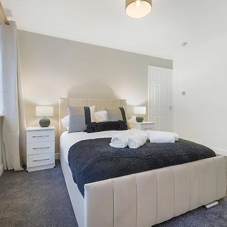 Stylish & Relaxing Retreat In Normanby, Sleeps 4 Apartment *
